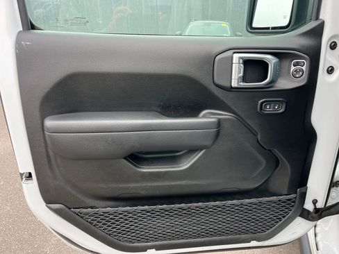 Used 2025 Jeep Wrangler Unlimited Rubicon image 18