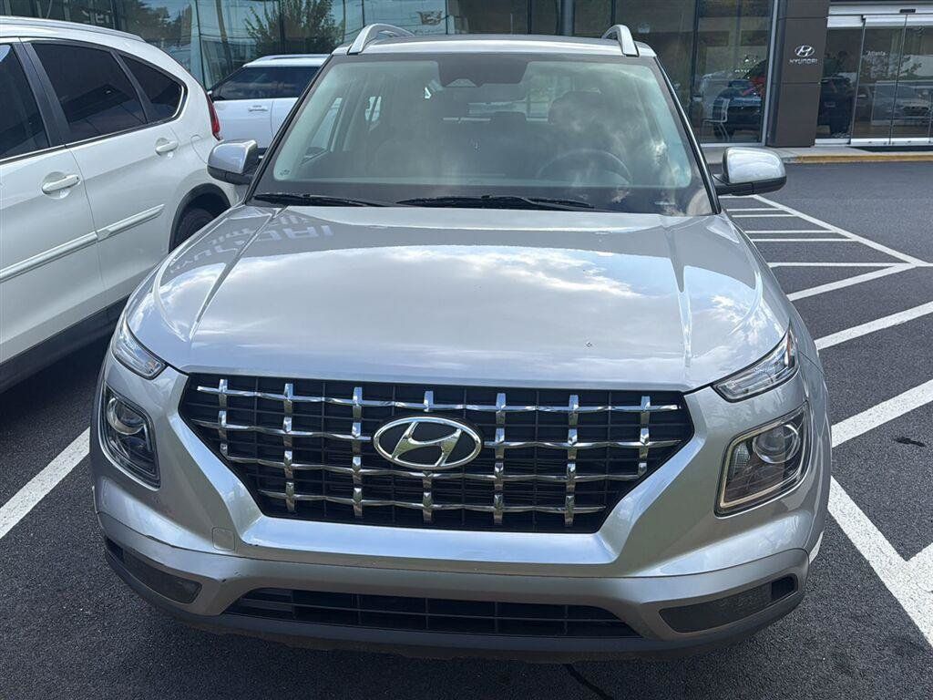 Used 2023 Hyundai Venue SEL w/ Cargo Package FWD image 3