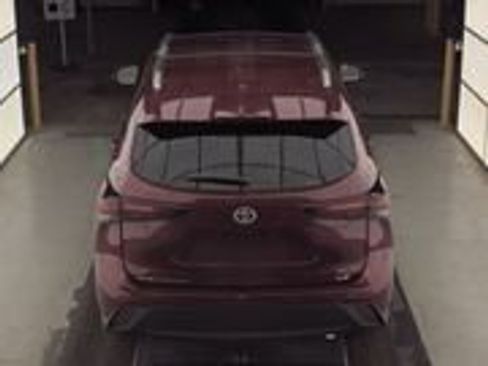 Used 2025 Toyota Highlander XLE image 7