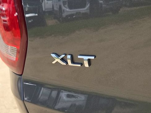 Used 2017 Ford Explorer XLT w/ Equipment Group 202A AWD/4WD image 31
