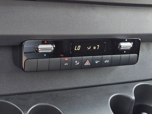 Used 2023 Mercedes-Benz Sprinter 3500 image 25