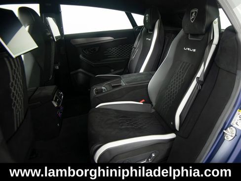 Used 2023 Lamborghini Urus Performante AWD/4WD image 44