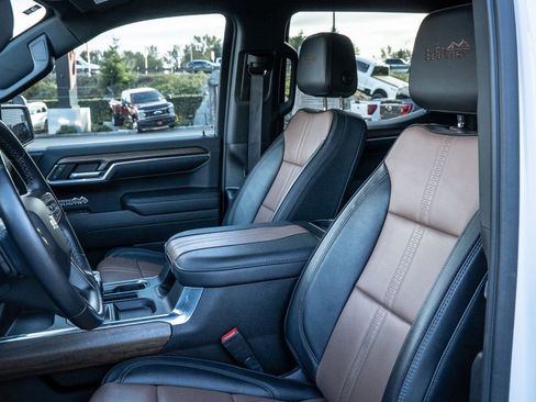 Used 2023 Chevrolet Silverado 1500 High Country image 12