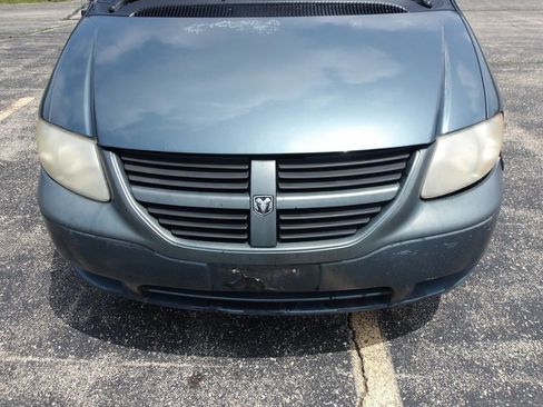Used 2005 Dodge Caravan SXT w/ Popular Equipment Group image 25