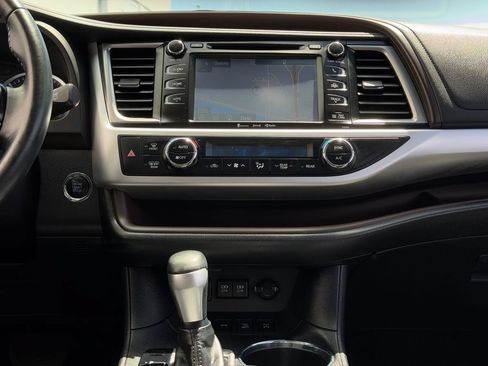 Certified 2019 Toyota Highlander XLE AWD/4WD image 16