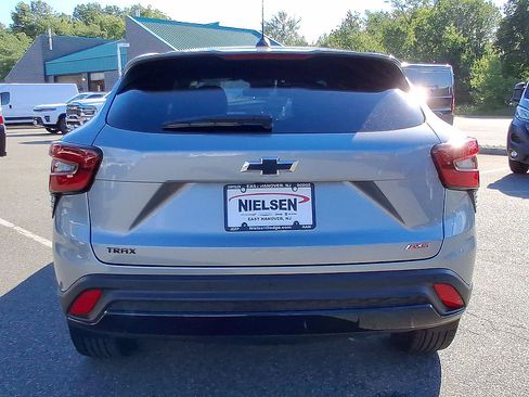 Used 2025 Chevrolet Trax RS w/ Driver Confidence Package FWD image 29