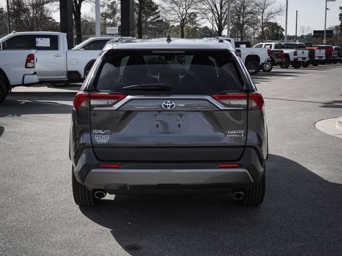 Used 2019 Toyota RAV4 Limited image 9