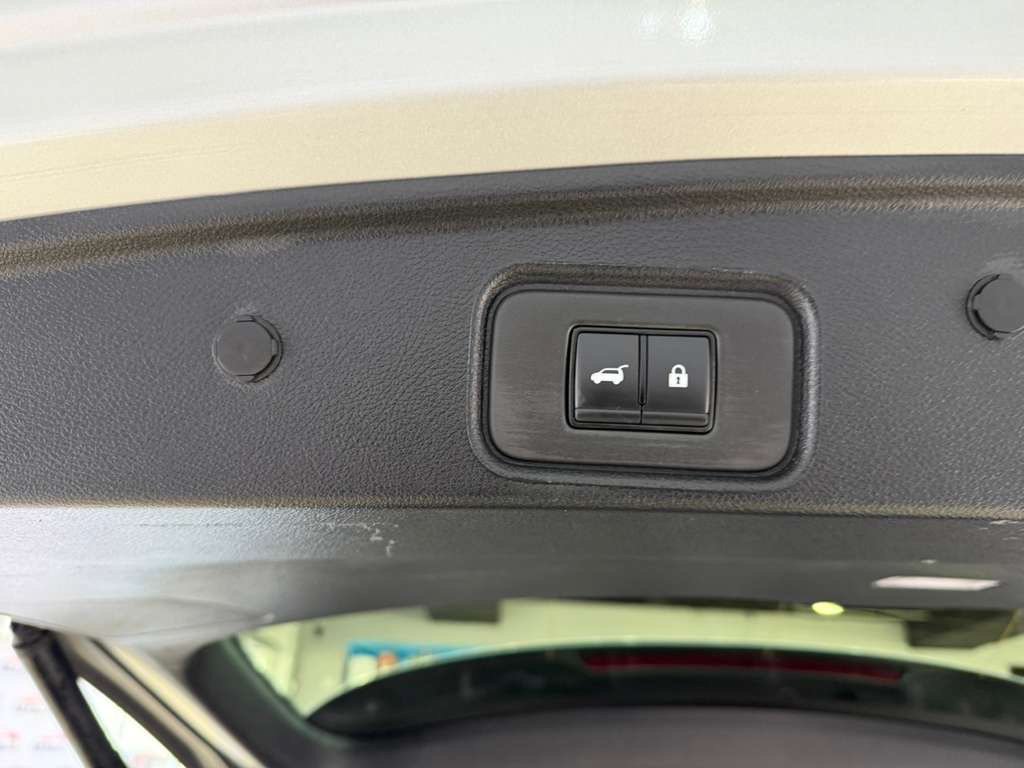 Used 2025 Nissan Pathfinder SL FWD image 50