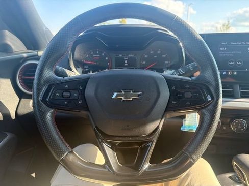 Used 2024 Chevrolet Trax RS w/ Sunroof Package FWD image 35