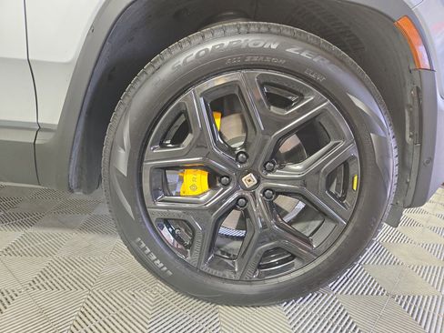 Used 2023 Rivian R1S Adventure AWD/4WD image 11