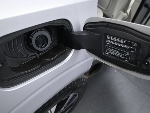 Certified 2024 Volvo XC60 B5 Plus AWD/4WD image 18