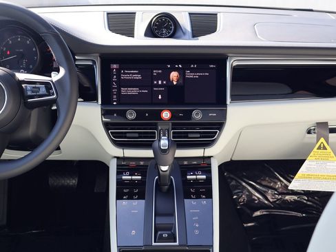 New 2026 Porsche Macan image 20