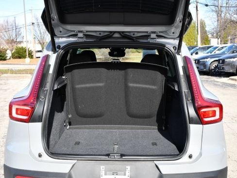 Used 2025 Volvo XC40 B5 Plus image 26