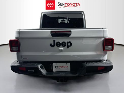 Used 2023 Jeep Gladiator Willys image 5