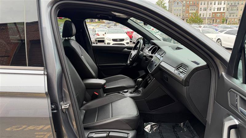 Used 2021 Volkswagen Tiguan SE R-Line AWD/4WD image 14