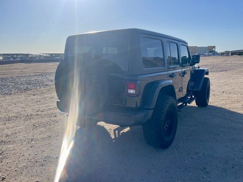 Used 2023 Jeep Wrangler Unlimited Rubicon AWD/4WD image 5