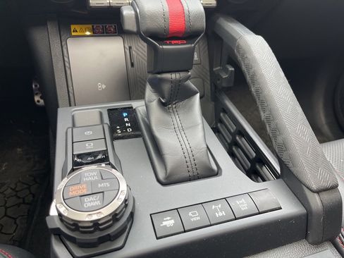 Used 2025 Toyota Tacoma TRD Sport image 18