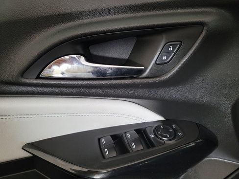 Used 2024 Chevrolet Trax LT w/ Sunroof Package FWD image 27