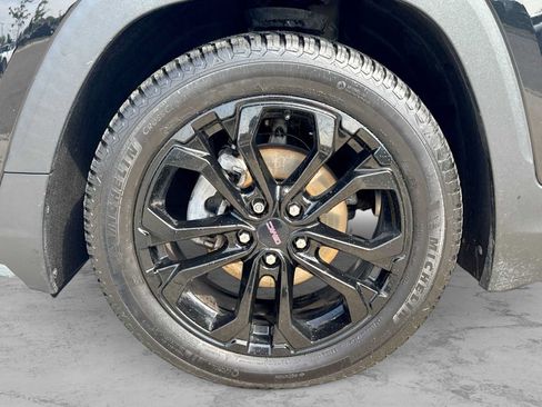 Used 2022 GMC Terrain SLT w/ Tech Package FWD image 13