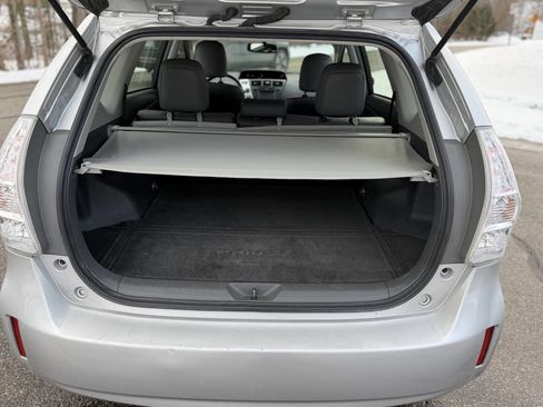 Used 2012 Toyota Prius V Five image 14