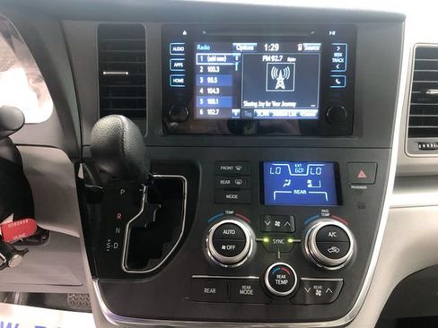 Used 2017 Toyota Sienna LE FWD image 20