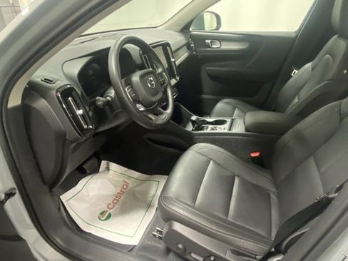 Used 2025 Volvo XC40 B5 Core image 10