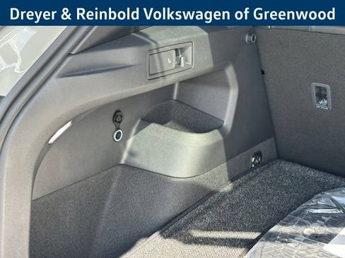 New 2026 Volkswagen Tiguan SE R-Line AWD/4WD image 32