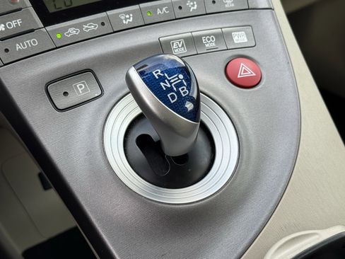 Used 2015 Toyota Prius Three image 11