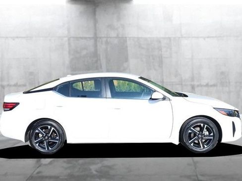 Certified 2025 Nissan Sentra SV FWD image 5