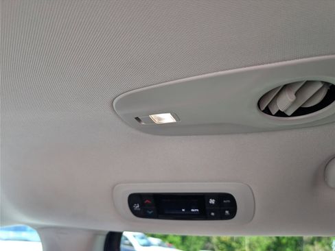 Used 2023 Chrysler Pacifica Touring-L FWD image 21