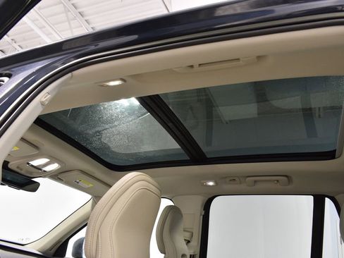 Used 2023 Volvo XC90 B5 Core image 3