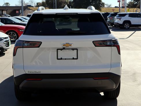 Used 2025 Chevrolet Equinox LT w/ Convenience Package II image 7