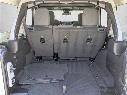 Used 2026 Jeep Wrangler Unlimited Rubicon AWD/4WD image 6