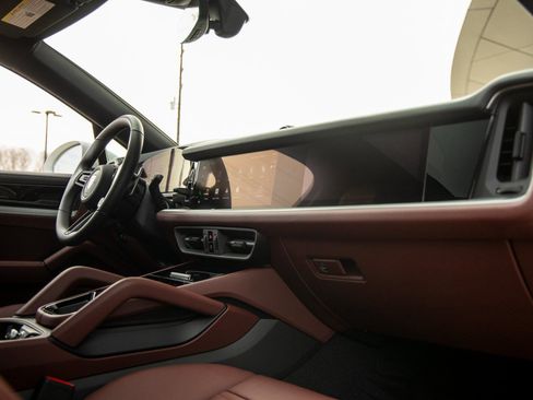 New 2026 Porsche Cayenne S image 47