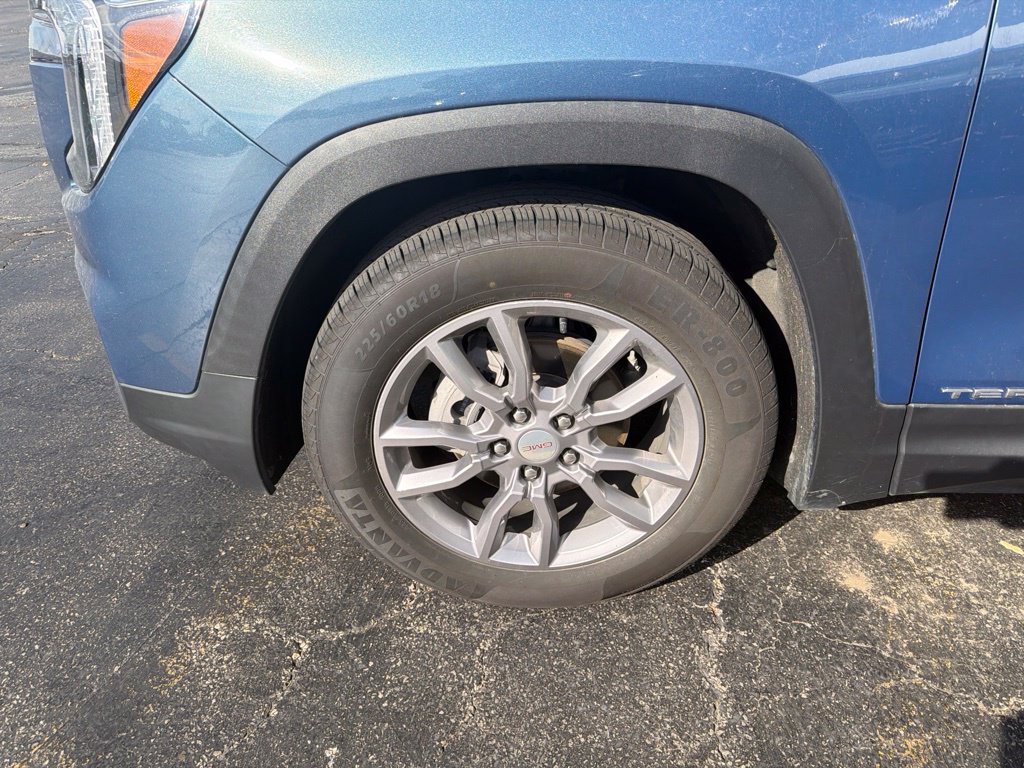 Used 2024 GMC Terrain SLT FWD image 2