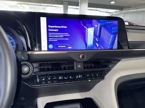 Used 2025 Toyota Crown Limited image 25