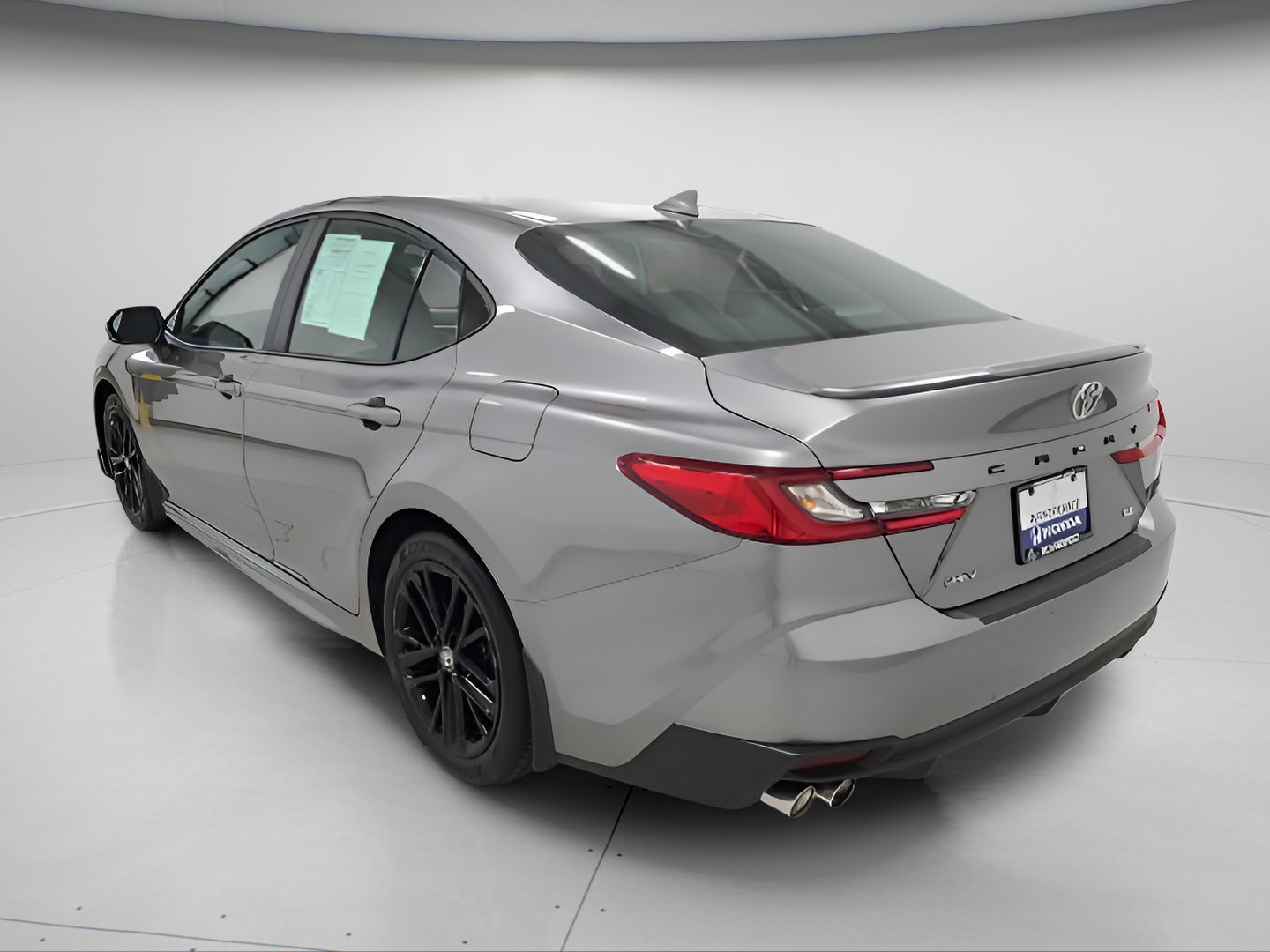 Used 2025 Toyota Camry SE FWD image 5