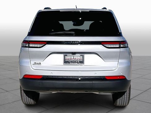 New 2025 Jeep Grand Cherokee Altitude image 4