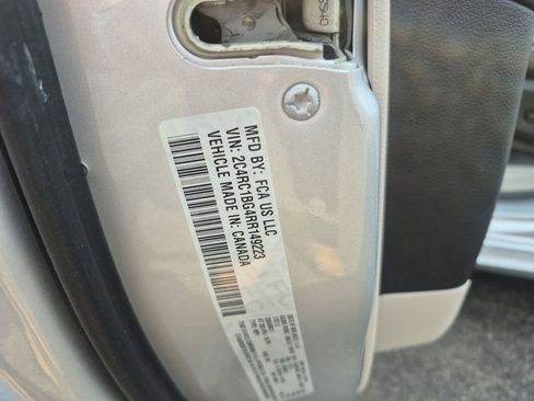 Used 2024 Chrysler Pacifica Touring-L FWD image 35