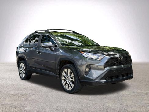 Used 2020 Toyota RAV4 XLE Premium FWD image 2