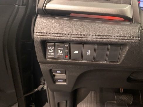 Used 2025 Honda Odyssey Sport-L image 18