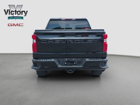Used 2025 Chevrolet Silverado 1500 Custom w/ Turbomax Blackout Package AWD/4WD image 16