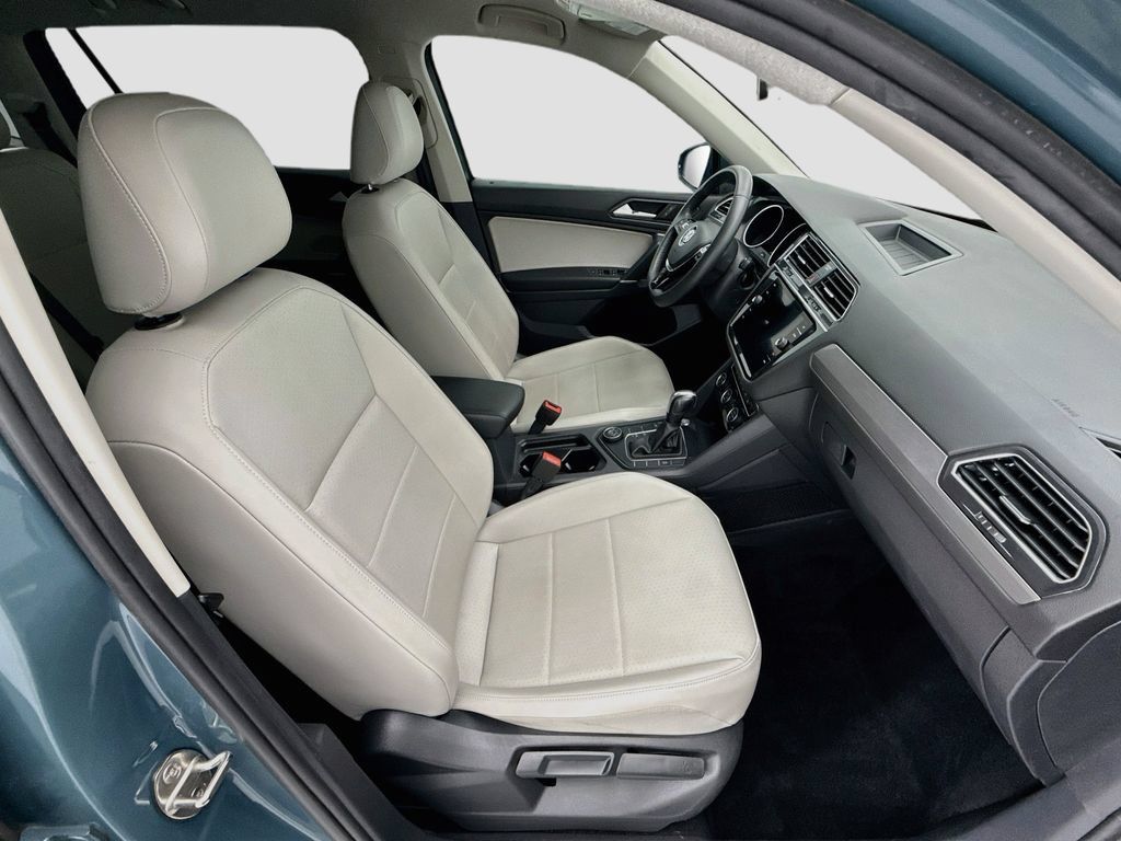 Used 2020 Volkswagen Tiguan SE AWD/4WD image 18