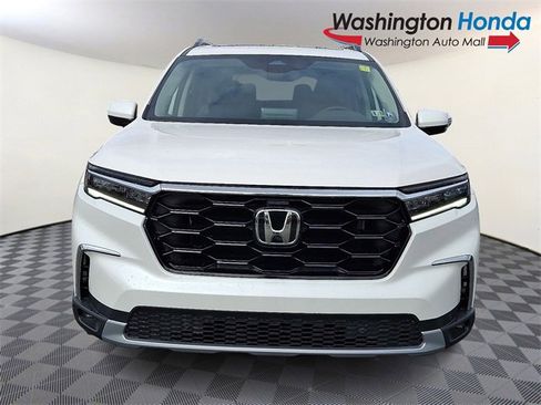 New 2025 Honda Pilot Touring image 2