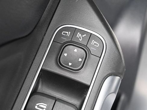 Used 2022 Mercedes-Benz GLB 250 4MATIC image 12