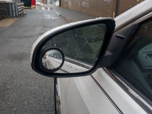 Used 2014 Toyota Camry XLE w/ Leather Package image 7