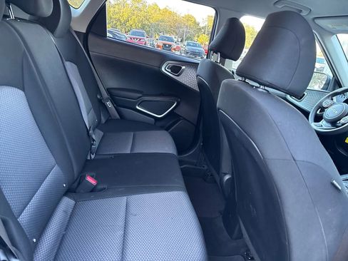 Used 2025 Kia Soul LX w/ LX Technology Package FWD image 13