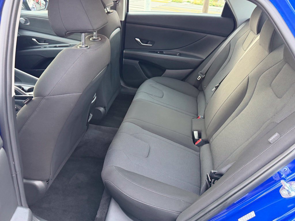 Used 2025 Hyundai Elantra SE FWD image 16