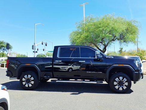 Certified 2025 GMC Sierra 2500 Denali image 4