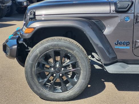 Used 2021 Jeep Wrangler Unlimited Sahara image 9